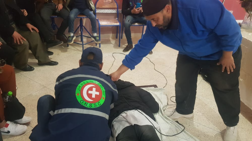 ايت اسحاق ….اطر وتلاميذ وتلميذات ثانوية الزاوية الاعدادية يحتفلون باليوم الوطني للسلام الطرقية "الطريق تقتل" 9 IMG 20220225 WA0009