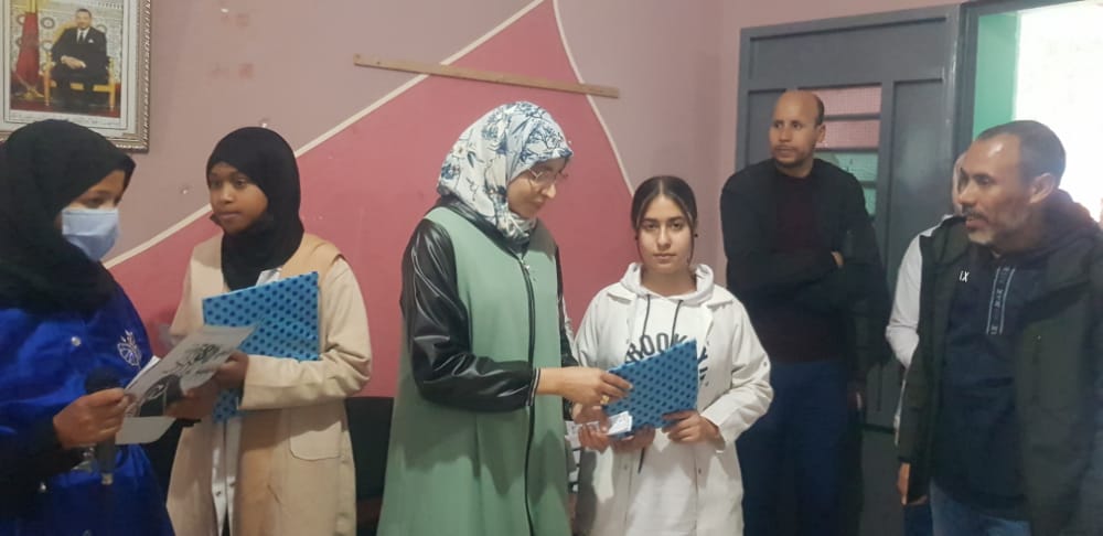 ايت اسحاق ….اطر وتلاميذ وتلميذات ثانوية الزاوية الاعدادية يحتفلون باليوم الوطني للسلام الطرقية "الطريق تقتل" 6 IMG 20220225 WA0011