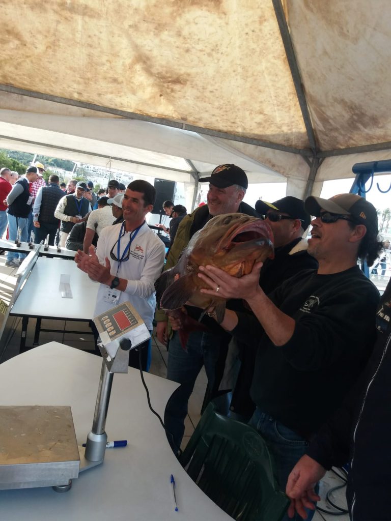 النادي الملكي للزوارق الشراعية بطنجة يتوج المصادين اكبر سمكة. 2 IMG 20220424 WA0034