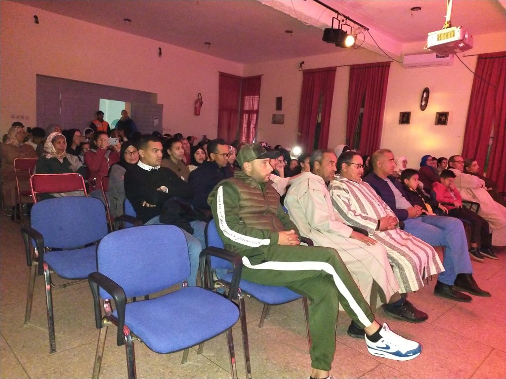 تيفلت... بشراكة مع المجلس الجماعي، مسرح غرطانة يعرض مسرحيته "سحت الليل" بدار المواطن.(الصور) 32 IMG20220420222139