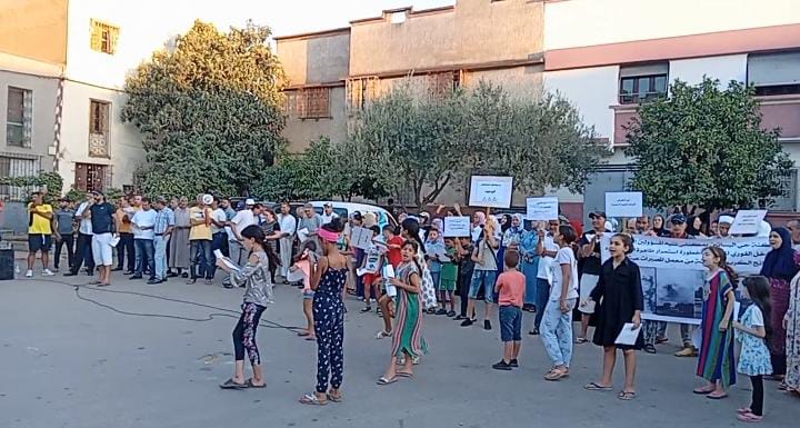 إحتجاج من طرف ساكنة حي البساتين بمكناس على مخلفات وانبعاثات مصنع وتدعو المسؤولين للتدخل 1 IMG 20220817 WA0043