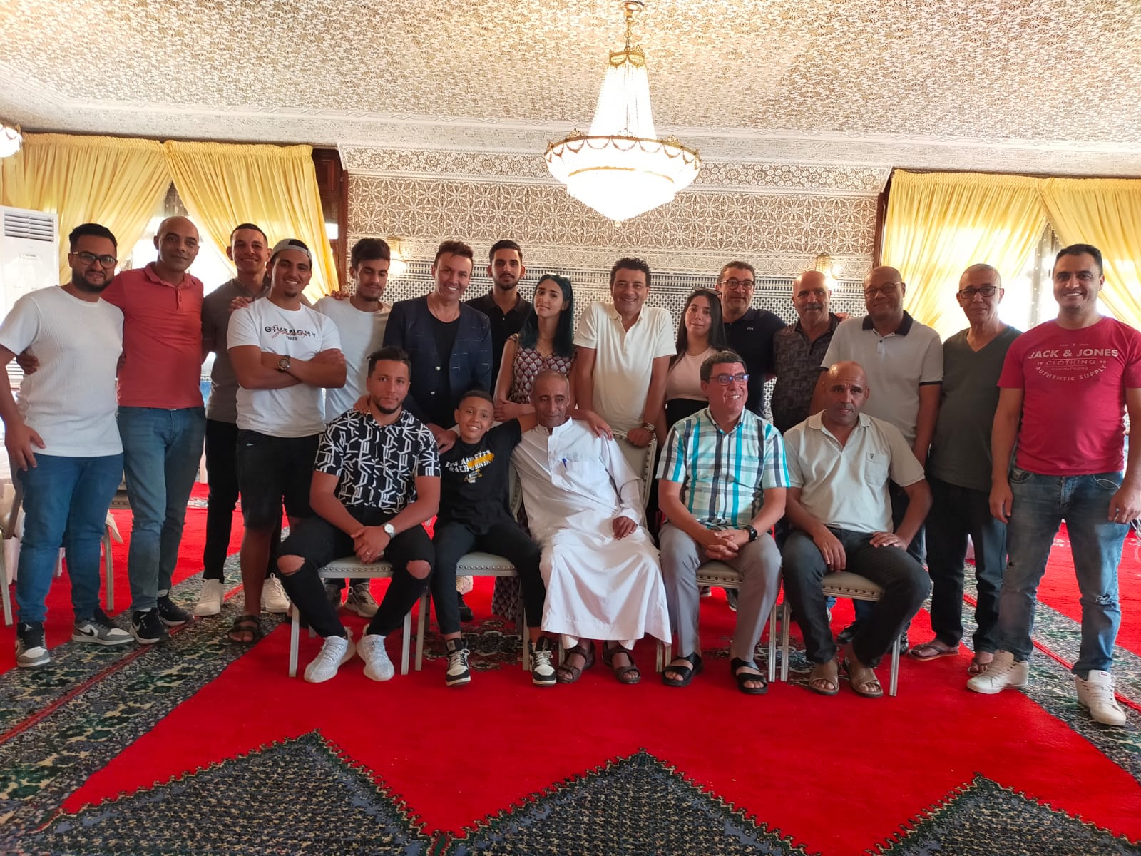 تيفلت...رئيس جماعة تيفلت،يستقبل الفنان حاتم إدار والمشاركين غدا في الحفل الختامي . 1 IMG 20220820 WA0045