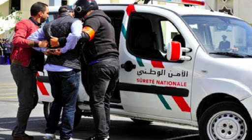 توقيف مفتش شرطة يعمل بدائرة أمنية، وهو في حالة تلبس باستلام مبلغ مالي على سبيل الرشوة للقيام بعمل من أعمال وظيفته