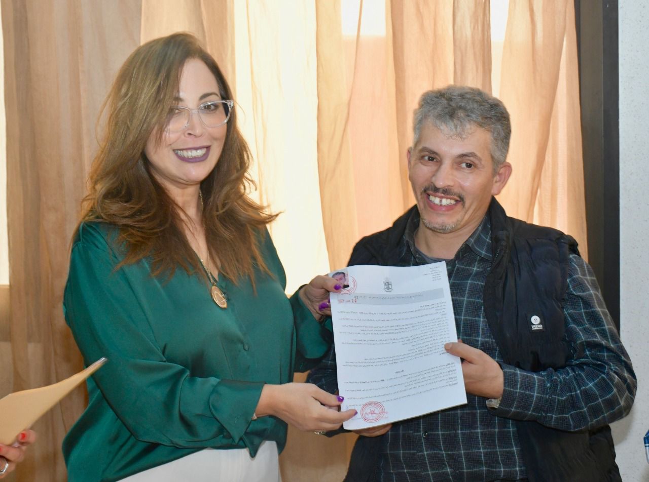 عمدة الرباط تسلم رخص الاستغلال لأرباب المقاهي والمطاعم والمحلات التجارية بالعاصمة