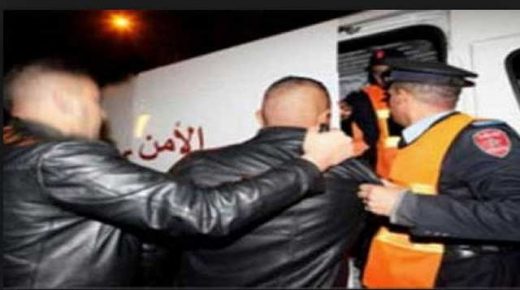 توقيف شخص يبلغ من العمر 47 سنة، وذلك للاشتباه في تورطه في قضية تتعلق بالحيازة والاتجار في المخدرات والمؤثرات العقلية. 1 IMG 20210328 WA0015 520x290 1