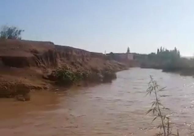 تلاميذ بدوار اولاد امحمد العوني قيادة مطران ينقطعون عن الدراسة بسبب جريان واد بالمنطقة 1 IMG 20221014 WA0038