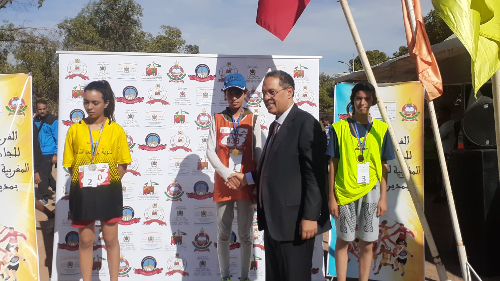 عامل سطات يشرف على تتويج الفائزين في العدو الريفي المدرسي. 1 IMG 20221109 WA0184