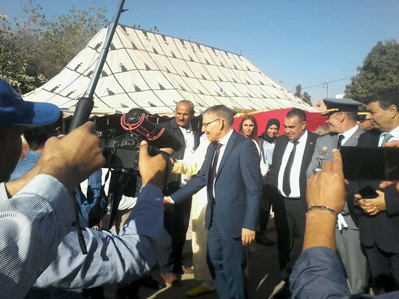 والي جهة بني ملال خنيفرة يعطي انطلاق اشغال تهيئة شارع المسيرة الخضراء باولاد امبارك 1 IMG 20221112 WA0015