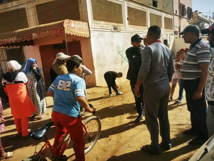 خالد العقاد في زيارة تفقدية لساكنة الدائرة الثانية 2 IMG 20221112 WA0021