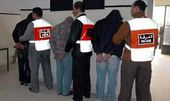 توقيف ثمانية أشخاص يشتبه في تورطهم في إعداد وترويج مواد غذائية مضرة بالصحة العامة.