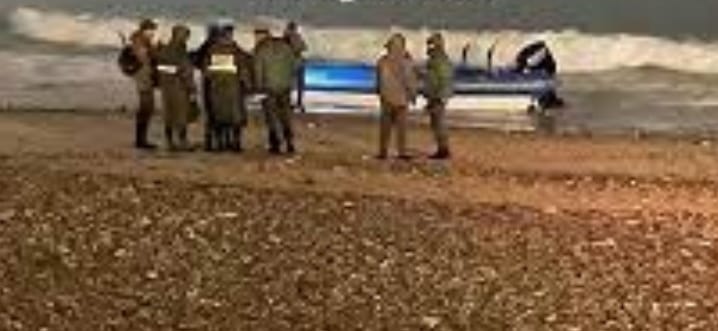 طنجة: <strong>العثور على قارب مطاطي ومعدات تستعمل في عمليات التهريب وتوقيف شخصين أحدهما من جنسية إسبانية </strong> 1 B8DBF121 2611 4424 9262 1D6BA454A79C