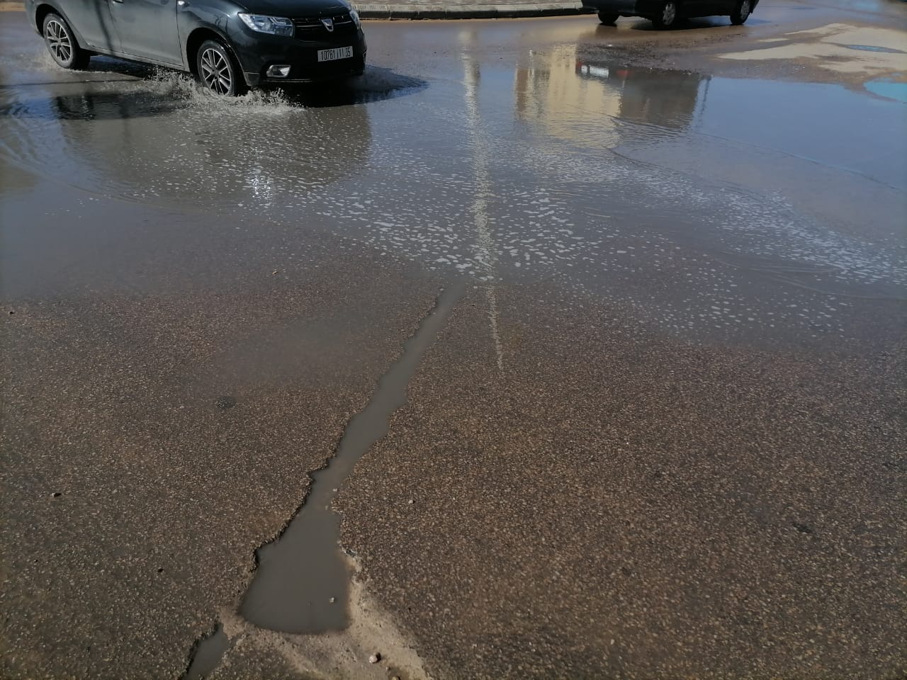 العيون : قطرات الامطار تفضح هشاشة البنية التحتية 7 IMG 20230215 WA0006