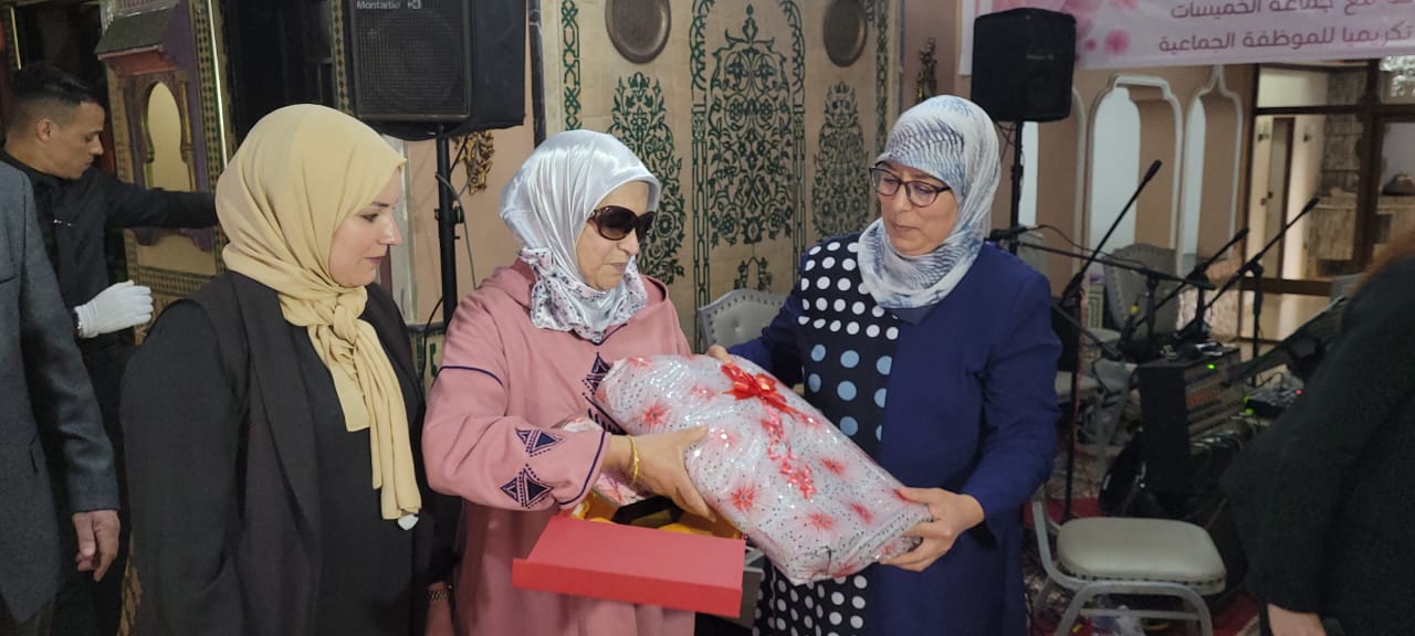 الخميسات وبالصور المجلس الجماعي وجمعية الأعمال الاجتماعية يكرما الموظفات المتقاعدات بمناسبة عيد المرأة. 15 IMG 20230308 WA0072