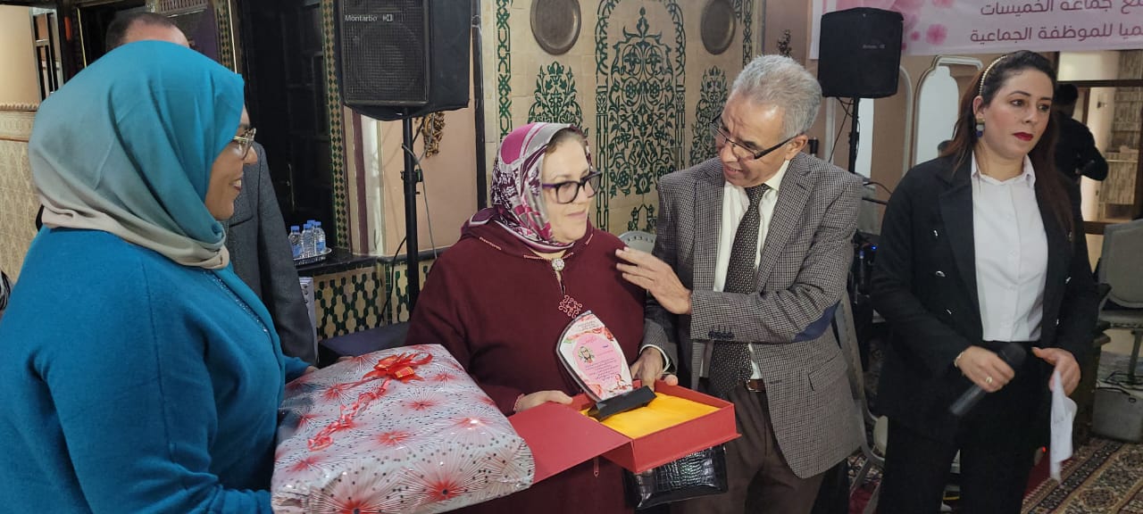 الخميسات وبالصور المجلس الجماعي وجمعية الأعمال الاجتماعية يكرما الموظفات المتقاعدات بمناسبة عيد المرأة. 14 IMG 20230308 WA0075