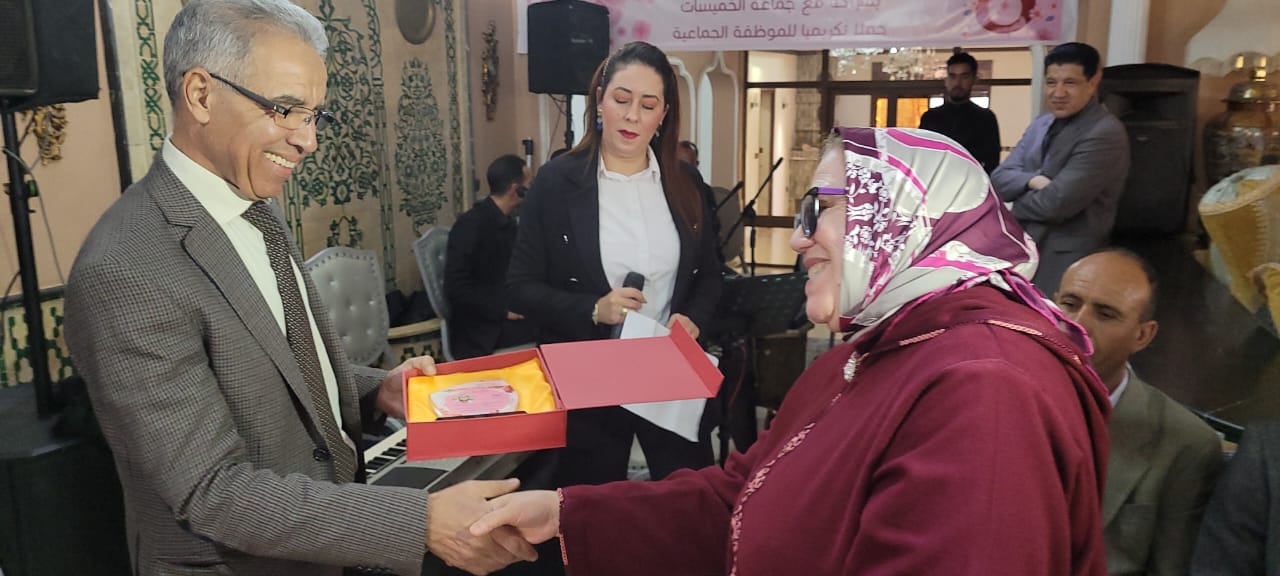 الخميسات وبالصور المجلس الجماعي وجمعية الأعمال الاجتماعية يكرما الموظفات المتقاعدات بمناسبة عيد المرأة. 17 IMG 20230308 WA0078