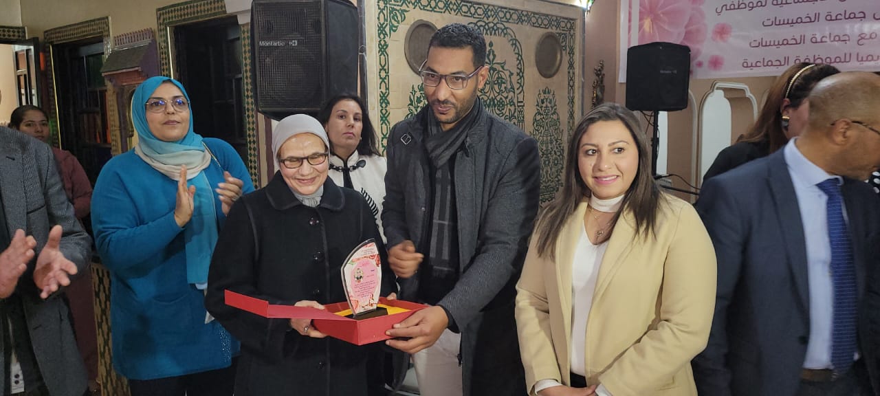 الخميسات وبالصور المجلس الجماعي وجمعية الأعمال الاجتماعية يكرما الموظفات المتقاعدات بمناسبة عيد المرأة. 4 IMG 20230308 WA0092