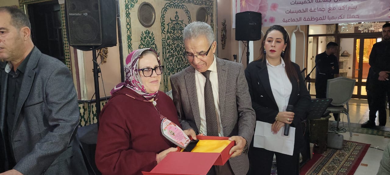 الخميسات وبالصور المجلس الجماعي وجمعية الأعمال الاجتماعية يكرما الموظفات المتقاعدات بمناسبة عيد المرأة. 2 IMG 20230308 WA0095