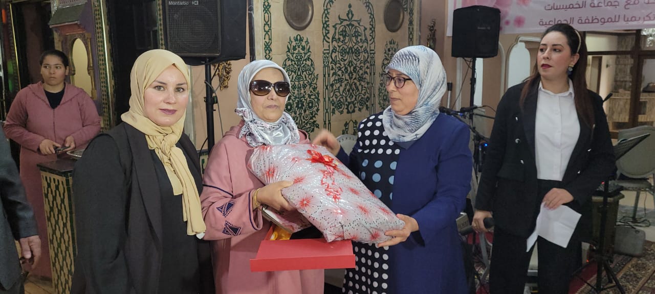الخميسات وبالصور المجلس الجماعي وجمعية الأعمال الاجتماعية يكرما الموظفات المتقاعدات بمناسبة عيد المرأة. 8 IMG 20230308 WA0097