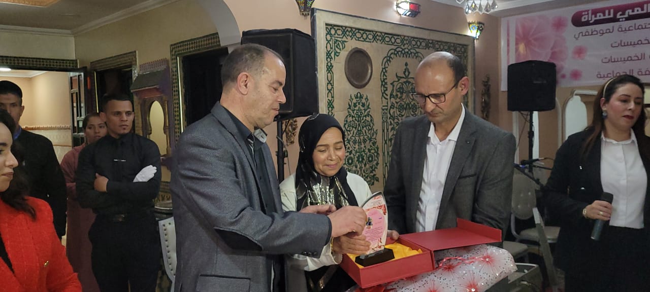 الخميسات وبالصور المجلس الجماعي وجمعية الأعمال الاجتماعية يكرما الموظفات المتقاعدات بمناسبة عيد المرأة. 6 IMG 20230308 WA0101