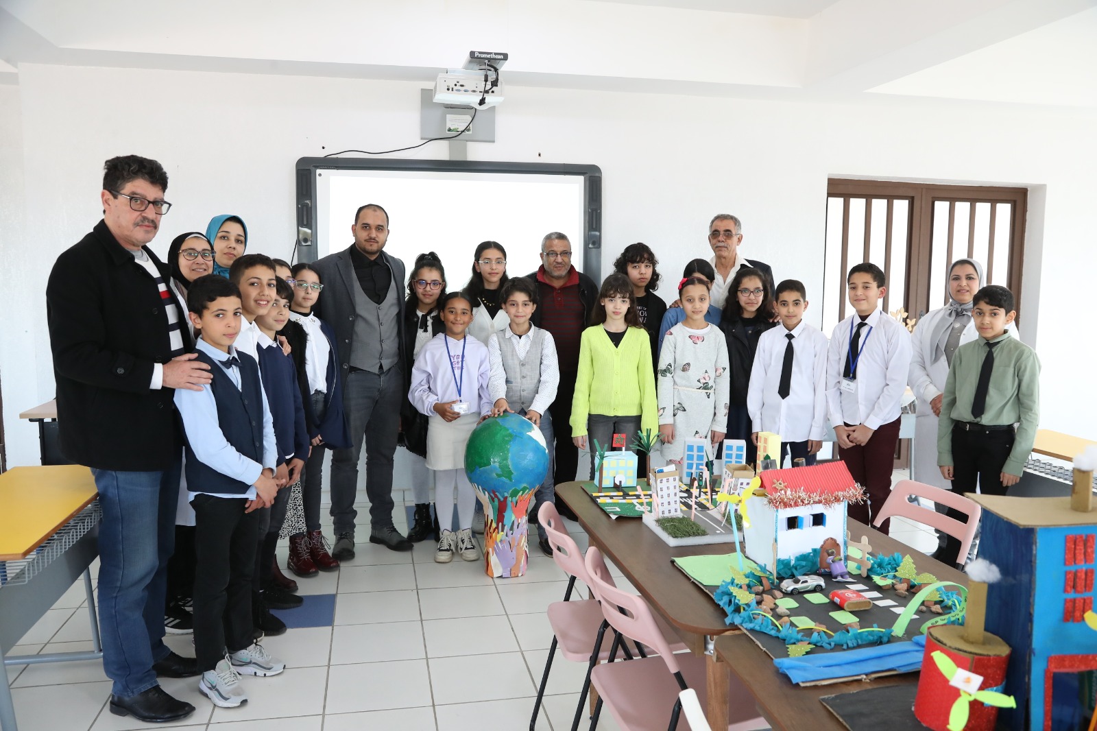 سطات.. تلاميذ مؤسسة الأبرار يعرضون مشروع القسم كطريقة لتنمية مهارات التعلم الذاتي. 1 IMG 20230311 WA0098