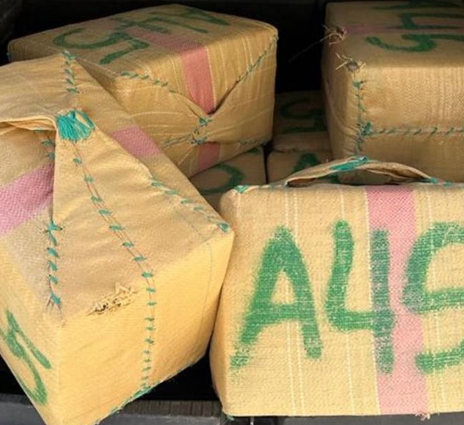 شرطة بني مكادة بطنجة توقف شخصين بتهمة حيازة وترويج المخدرات 1 IMG 20230507 WA0002