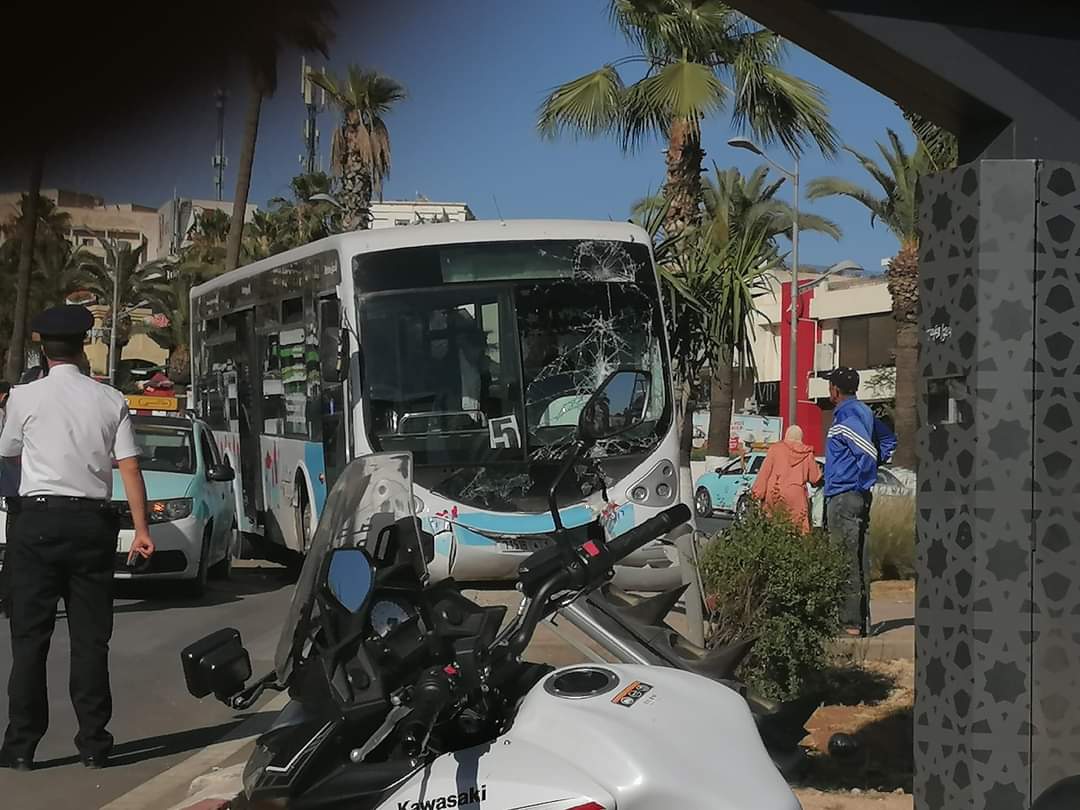 حادثة سير على مستوى مدار بوعماير لحافلة النقل الحضري 1 IMG 20230515 WA0039