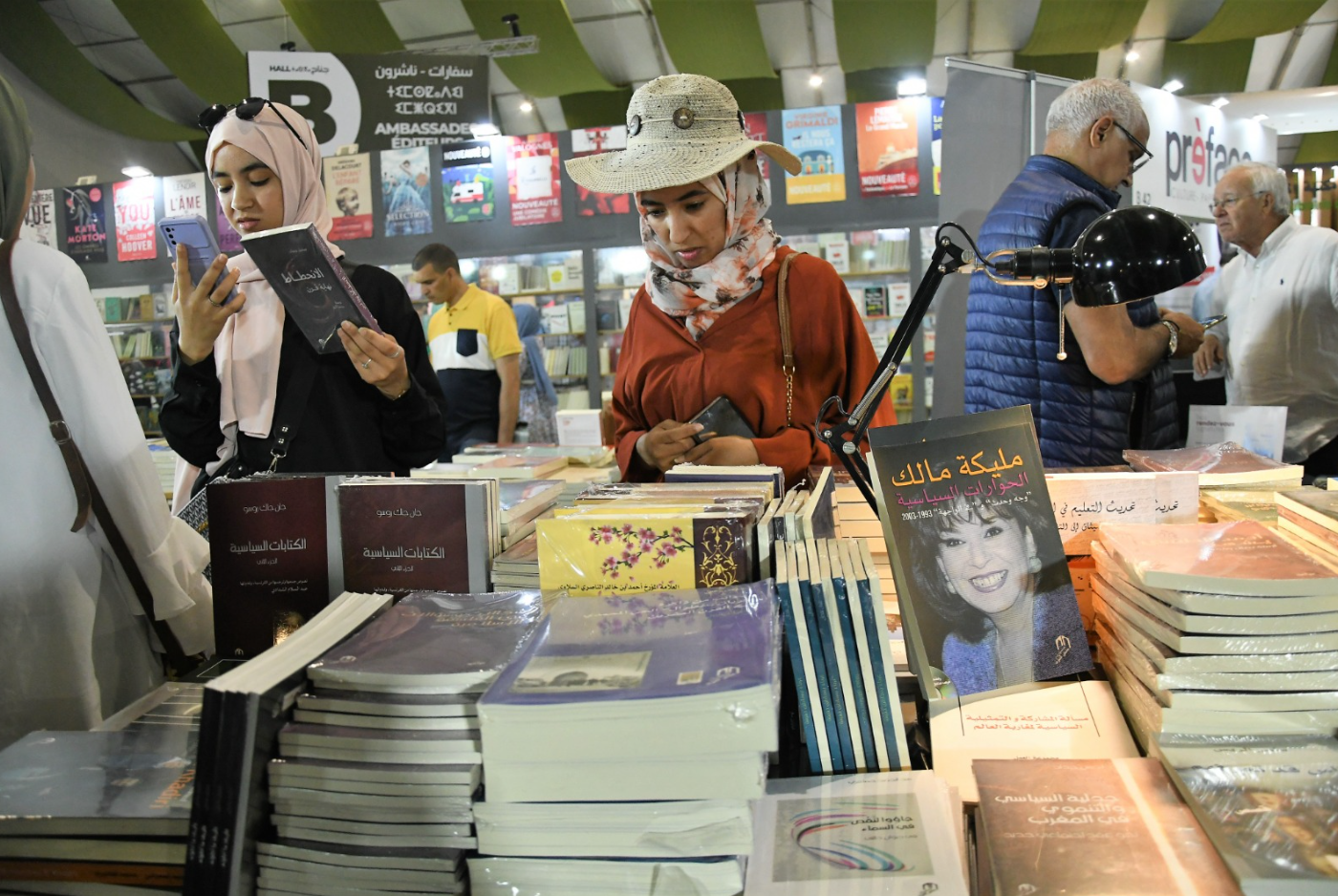 المعرض الدولي للكتاب.. حوالي 205 ألف زائر خلال 9 أيام 1 71dc058d371381d2b611c82f202e3e50