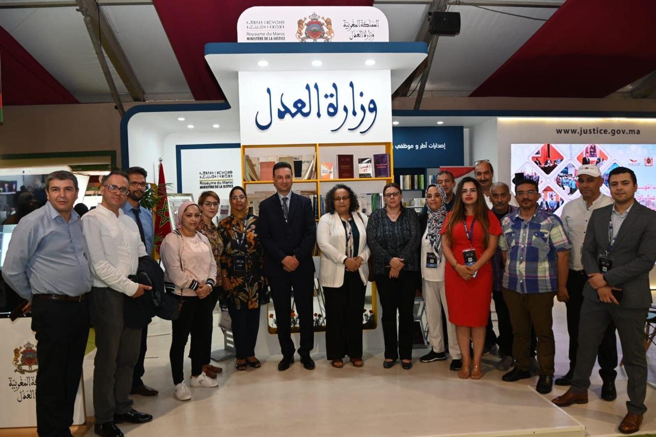 المدير العام بالنيابة للمؤسسة المحمدية للأعمال الاجتماعية لقضاء وموظفي العدل في لقاء تواصلي وتفاعلي برواق وزارة العدل بالمعرض الدولي للنشر والكتاب بحضور أطفال منخرطي المؤسسة المحمدية 1 IMG 20230611 WA0003