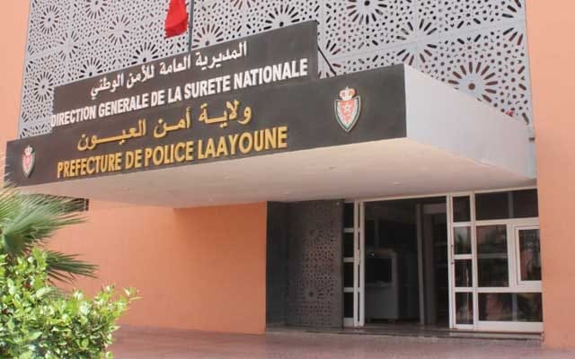 العيون: شرطي يستعمل سلاحه الوظيفي لايقاف ثلاث اشخاص عرضوا المواطنين للخطر باستعمال السلاح الابيض و كلب شرس