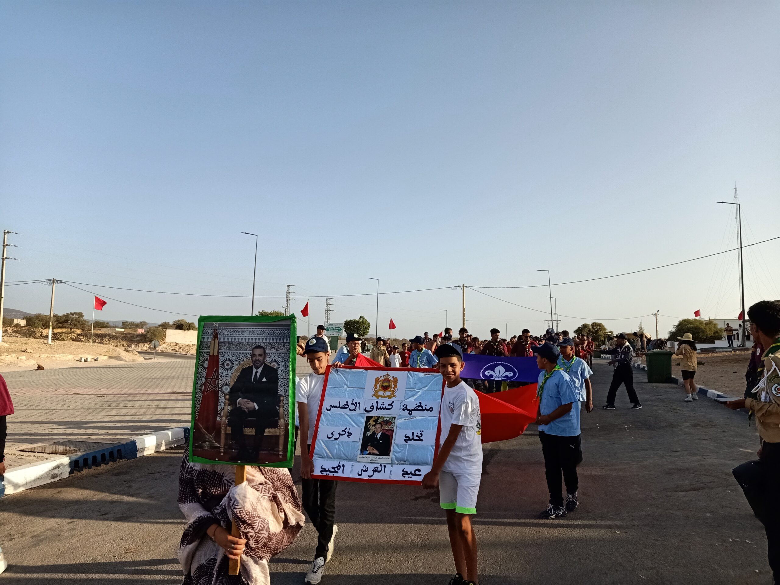 مستفيدي ومستفيدات الجماعات المخييمة بالفضاءات الخاصة بالمخيمات الصيفية بمدينة الصويرة تحتفي بذكرى عيد العرش المجيد . 1 IMG 20230729 WA0132 scaled