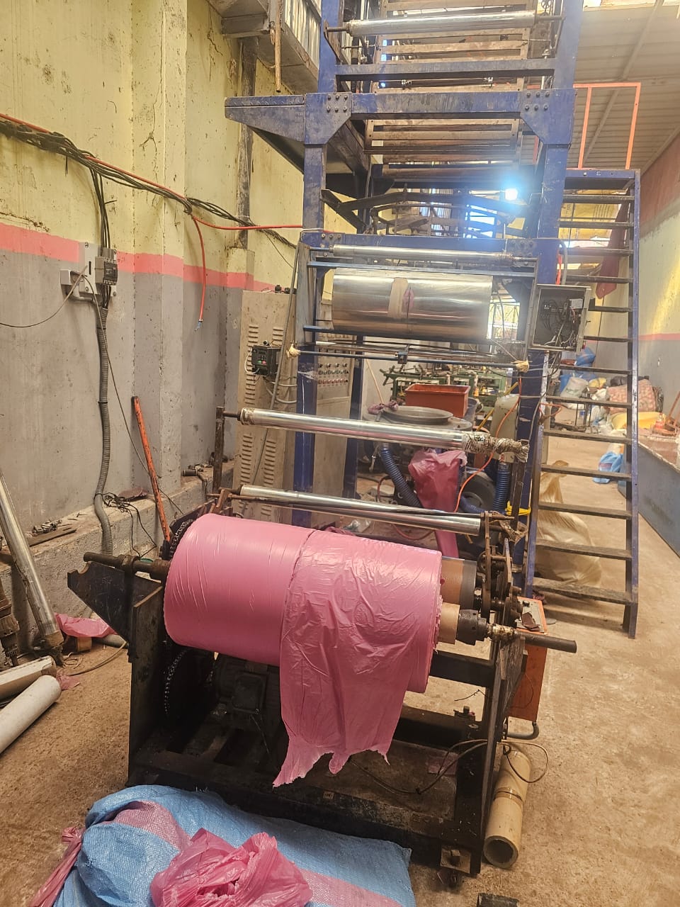 مداهمة معمل سري لإنتاج الأكياس البلاستيكية الممنوعة،بدوار الخيايطة وبالضبط قيادة أولاد حريز الغربية 1 IMG 20231108 WA0031