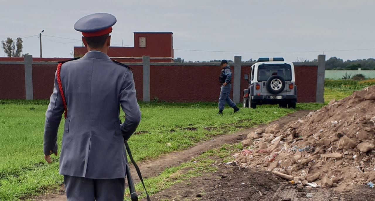 قلعة السراغنة : درك الصهريج يعتقل اشخاصا يضعون الاحجار وسط الطريق بالليل ويعترضون المارة . 1 8 1