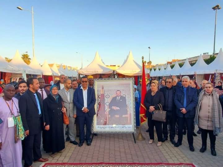 الخميسات... الكاتب العام للعمالة يقوم بزيارة للمعرض الجهوي للصناعة التقليدية المقام بساحة المسيرة. 15 IMG 20231223 WA0006