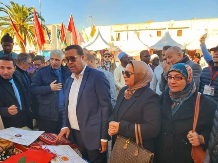 الخميسات... الكاتب العام للعمالة يقوم بزيارة للمعرض الجهوي للصناعة التقليدية المقام بساحة المسيرة. 12 IMG 20231223 WA0018