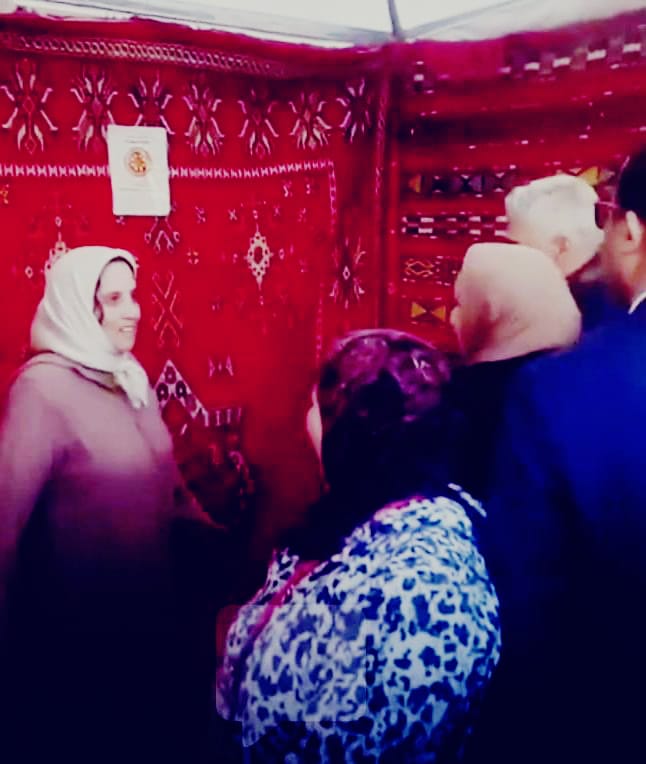 الخميسات... الكاتب العام للعمالة يقوم بزيارة للمعرض الجهوي للصناعة التقليدية المقام بساحة المسيرة. 4 IMG 20231223 WA0020