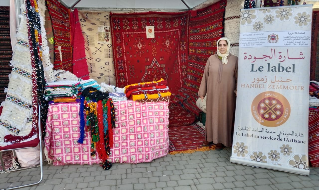 الخميسات... الكاتب العام للعمالة يقوم بزيارة للمعرض الجهوي للصناعة التقليدية المقام بساحة المسيرة. 6 IMG 20231223 WA0026