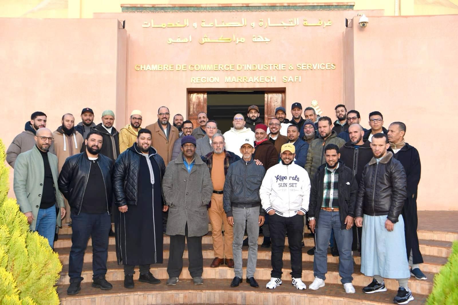 رئيس غرفة التجارة والصناعة والخدمات يجتمع بالإئتلاف المهني لجمعيات مراكشالحمراء 1 IMG 20240119 WA0062