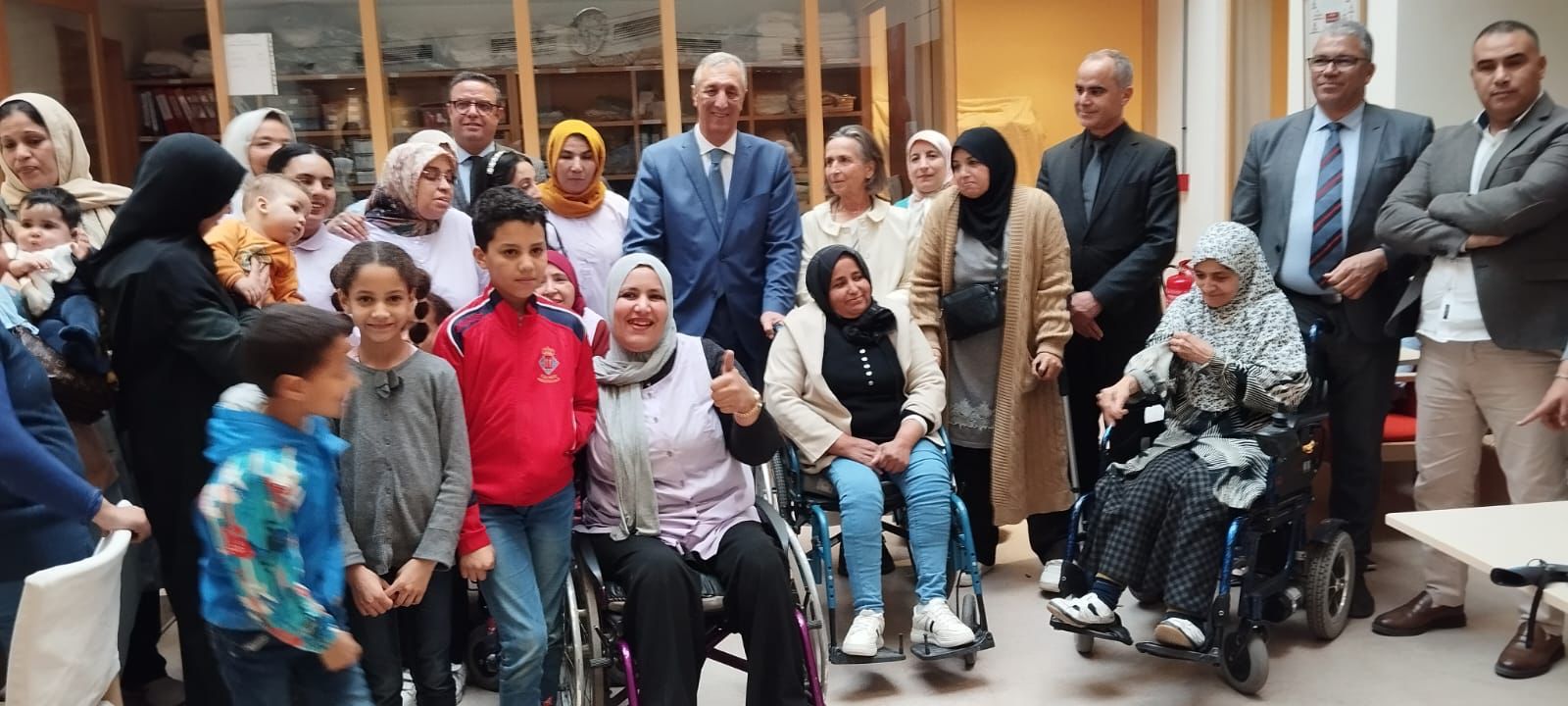 الوالي شوراق في زيارة تفقدية لإحدى الجمعيات بالمدينة العتيقة بمراكش 1 IMG 20240223 WA0041