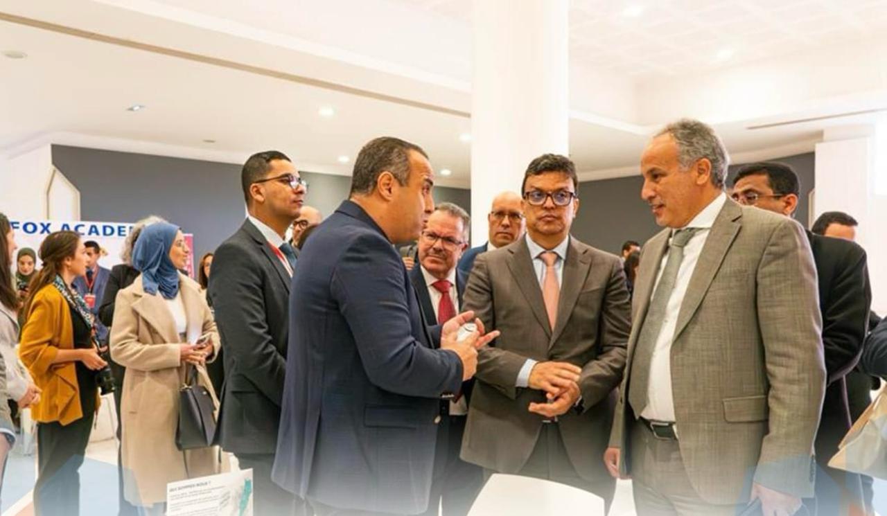 سمير كودار وعامل عمالة الرحامنة يترأسان حفل تتويج الدفعة الاولى من خرجي برنامج رياده الاعمال ودعم قابلية التشغيل بالرحامنة 3 IMG 20240228 WA0054