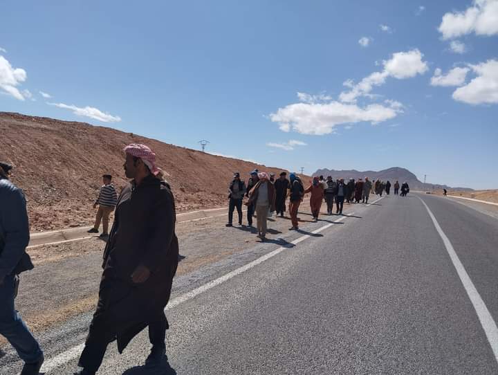 بوعنان إقليم فكيك: مسيرة إحتجاجية لساكنة " بطن الجداري " تصل للحدود للمطالبة بأبسط شروط الحياة الكريمة . 4 IMG 20240310 WA0039