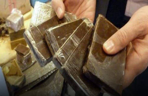 حجز أزيد من 48 كلغ من مخدر الشيرا بمعبر باب سبتة 1 acb8028195004510d163fd5c89c60154 1