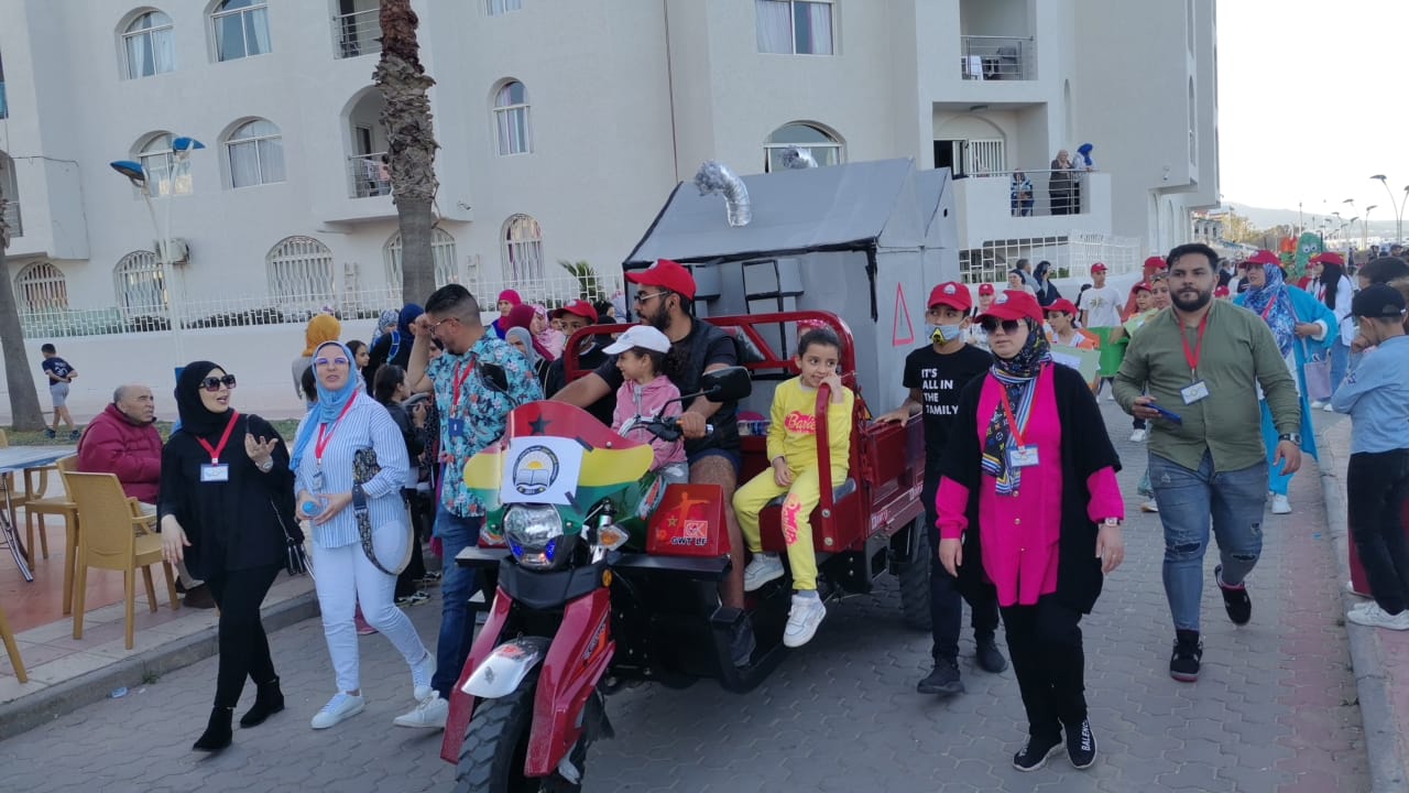 المضيق: المديرية الإقليمية للتعليم تنجح في تنظم المهرجان المدرسي الأول تحت شعار" يدا في يد من أجل بيئة سليمة"، الذي ختتم بمسيرة تلاميذية معبرة عن الدور المحوري للإنسان في الاعتناء بالبيئة. 2 1000025664