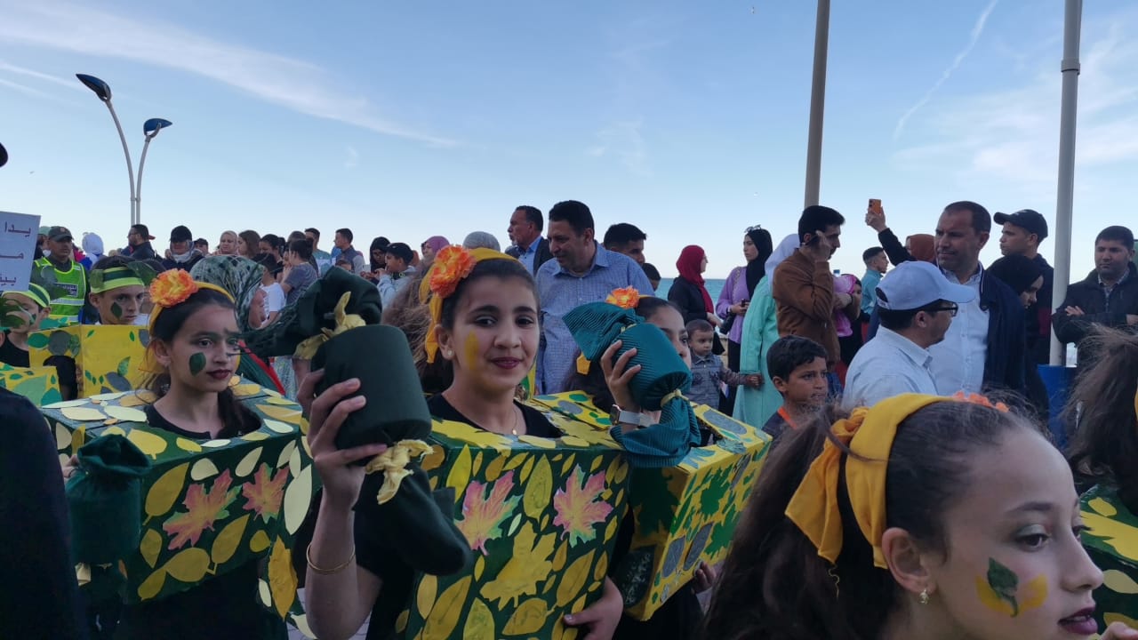 المضيق: المديرية الإقليمية للتعليم تنجح في تنظم المهرجان المدرسي الأول تحت شعار" يدا في يد من أجل بيئة سليمة"، الذي ختتم بمسيرة تلاميذية معبرة عن الدور المحوري للإنسان في الاعتناء بالبيئة. 6 1000025668