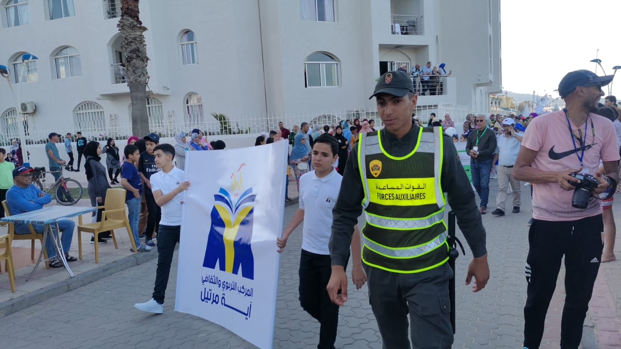 المضيق: المديرية الإقليمية للتعليم تنجح في تنظم المهرجان المدرسي الأول تحت شعار" يدا في يد من أجل بيئة سليمة"، الذي ختتم بمسيرة تلاميذية معبرة عن الدور المحوري للإنسان في الاعتناء بالبيئة. 8 1000025670