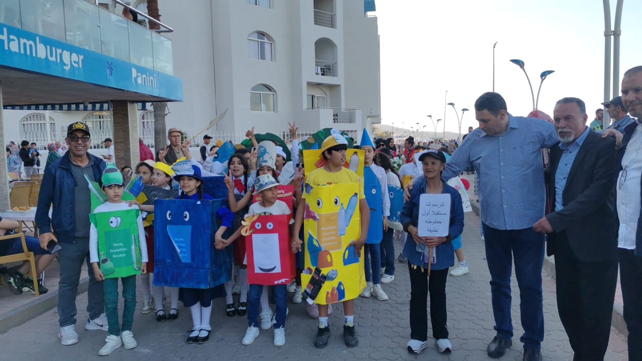 المضيق: المديرية الإقليمية للتعليم تنجح في تنظم المهرجان المدرسي الأول تحت شعار" يدا في يد من أجل بيئة سليمة"، الذي ختتم بمسيرة تلاميذية معبرة عن الدور المحوري للإنسان في الاعتناء بالبيئة. 10 1000025672