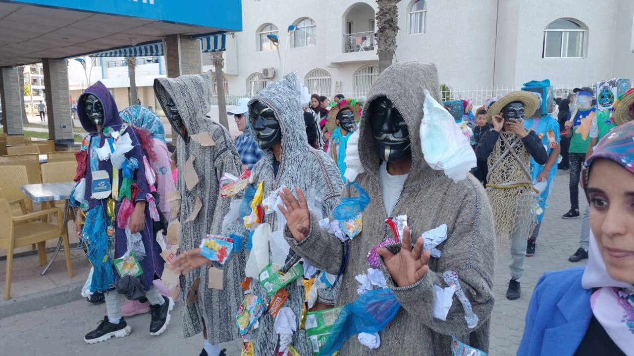 المضيق: المديرية الإقليمية للتعليم تنجح في تنظم المهرجان المدرسي الأول تحت شعار" يدا في يد من أجل بيئة سليمة"، الذي ختتم بمسيرة تلاميذية معبرة عن الدور المحوري للإنسان في الاعتناء بالبيئة. 12 1000025674