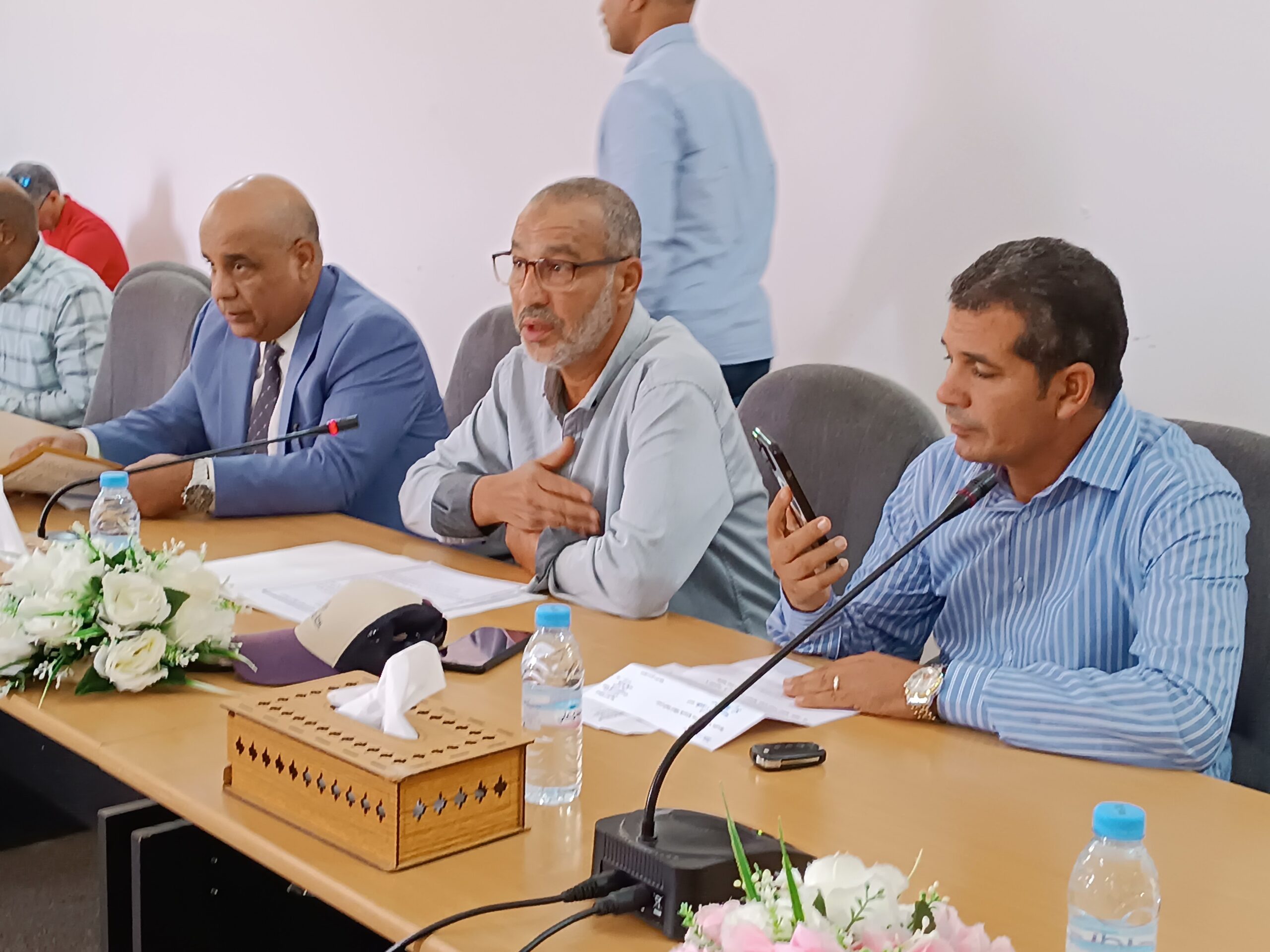 تيفلت..المصادقة على ميزانية الجماعة 2024 بعد تعديلها وموازنتها. 1 1000042399 scaled