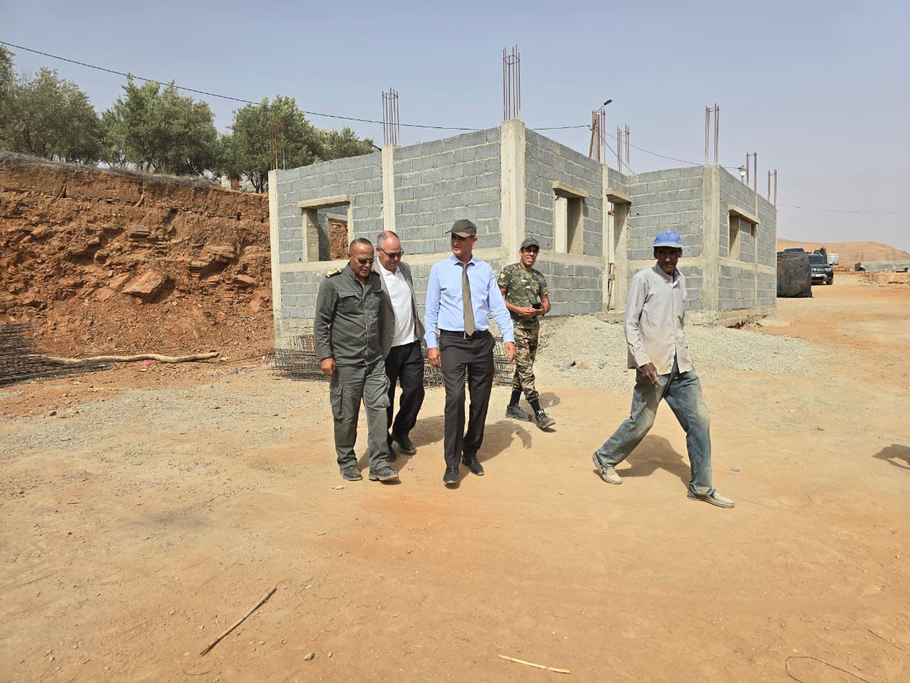 عامل اقليم شيشاوة بوعبيد الكراب يقف على تقدم عملية بناء المنازل المتضررة من زلزال الحوز بجماعة امزوضة 1 IMG 20240713 WA0013