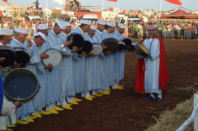 الخميسات/ المهرجان الأمازيغي ...عروض “التبوريدة” تجذب جمهور كبيرة من المتابعين. 8 1000066657