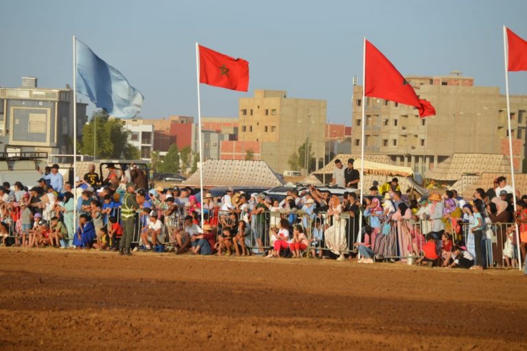 الخميسات/ المهرجان الأمازيغي ...عروض “التبوريدة” تجذب جمهور كبيرة من المتابعين. 13 1000066660